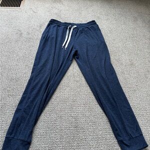 Vuori Joggers Size Small in Used Condition